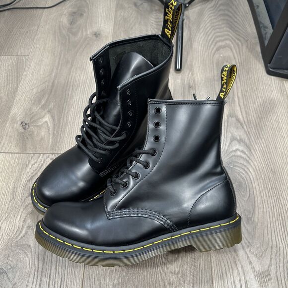 Dr Doc Martens 11821 Patent Leather Black Combat Boots Size 10 NICE - Picture 1 of 9